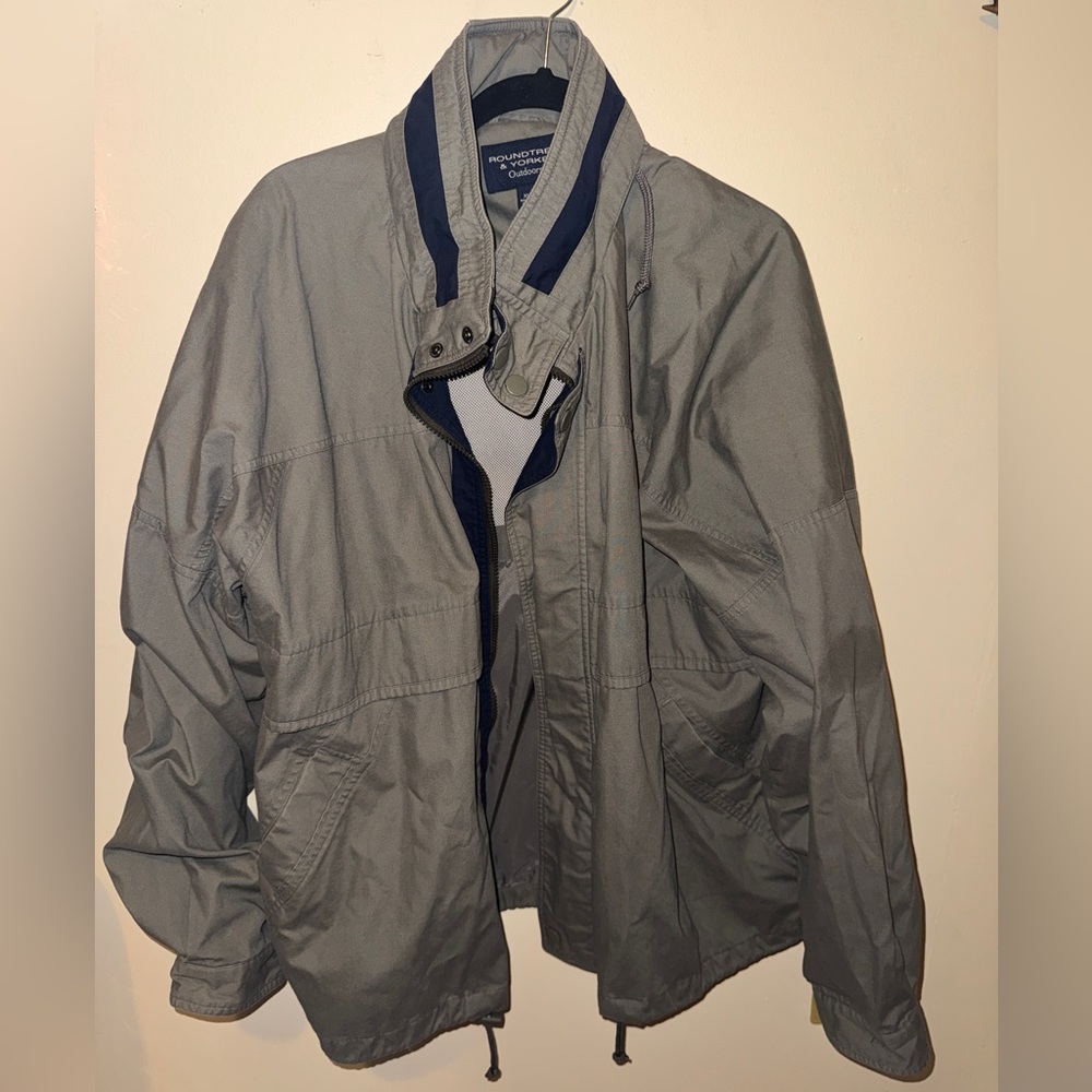 Roundtree & Yorke Gray tan and Navy Windbreaker